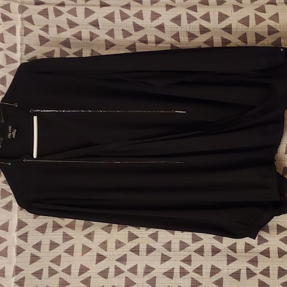 Cross-front chain top